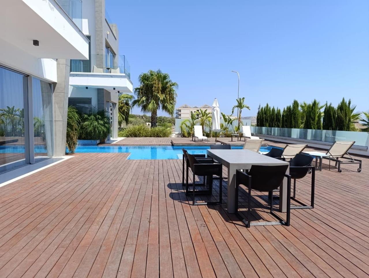 Seaview Luxury Villas アヤナパ エクステリア 写真